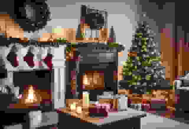 ai-christmas-photo-2-fireplace