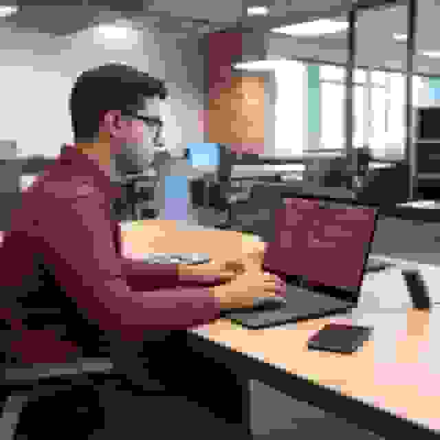 ai-resume-headshot-on-laptop