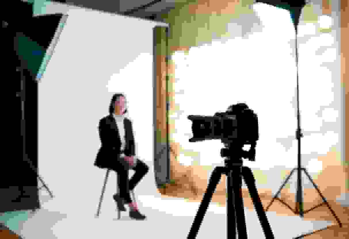 how-to-take-a-professional-headshot-studio
