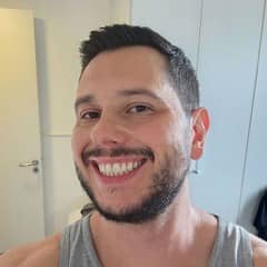 Original selfie uploaded by the customer