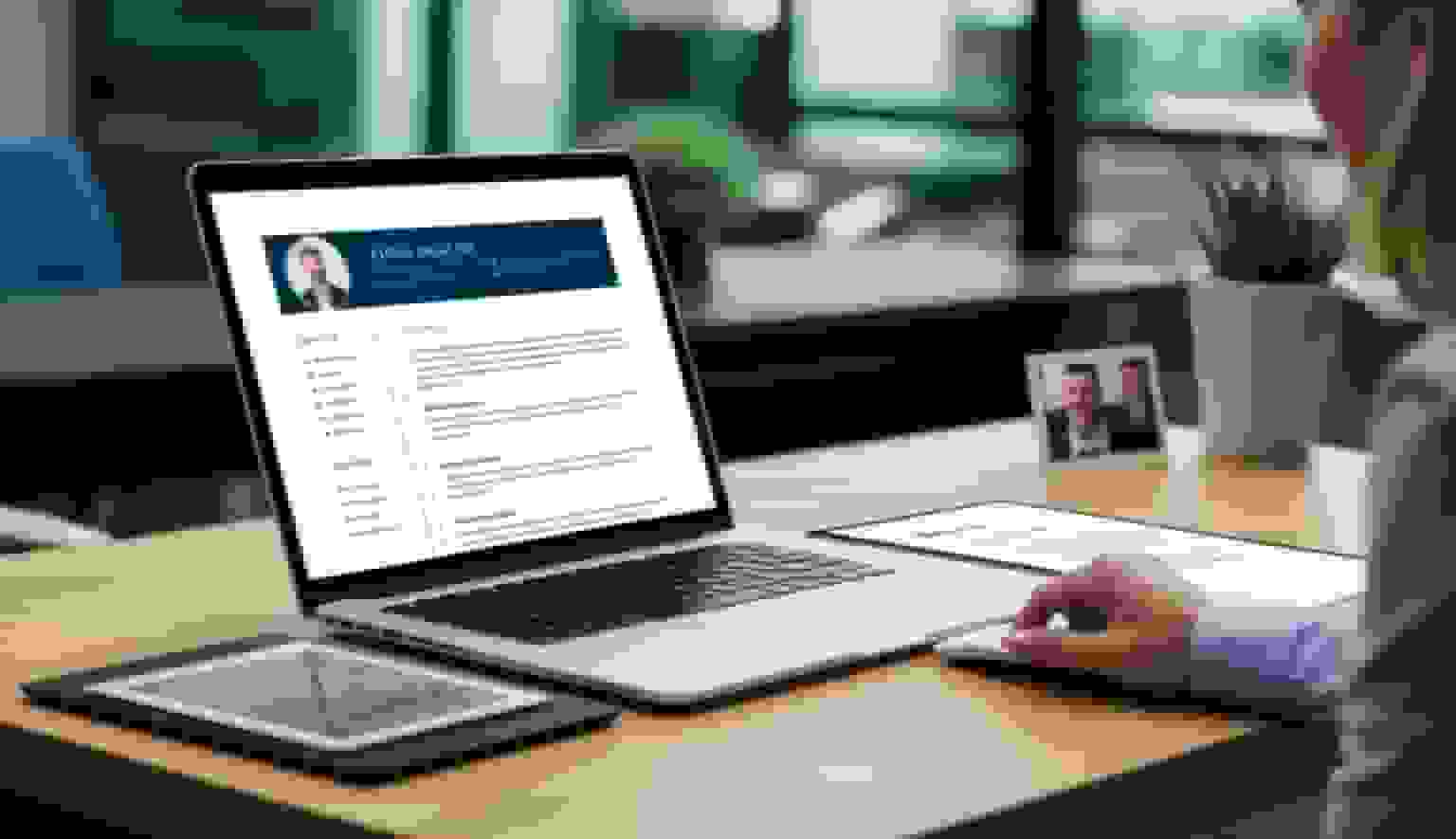 Resume photo placement
