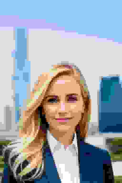 ai-business-photo-generator-model-Arab-woman-blonde-hair